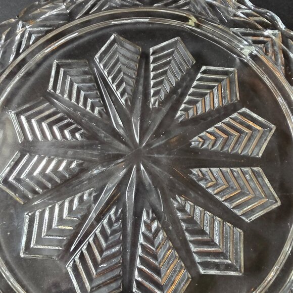 Vintage Clear Glass Snowflake Footed Cake Plate With Scalloped Edge - Picture 2 of 5